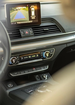 Audi Q5 cena 145000 przebieg: 61000, rok produkcji 2019 z Żuromin małe 211